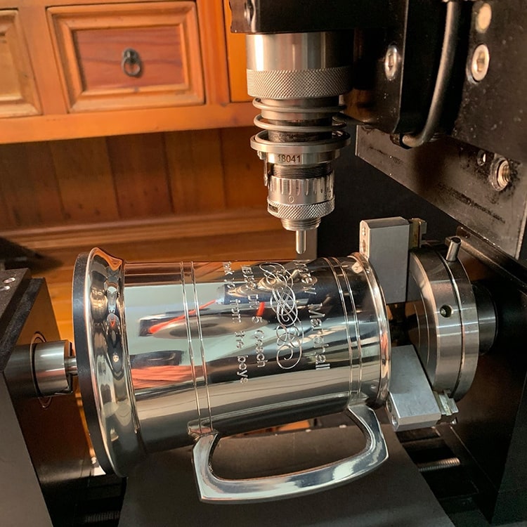 Engraving machine working on a metal trophy